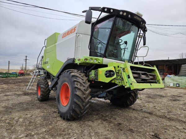 Combină Claas Lexion 670 4X4 Montana - imagine 11