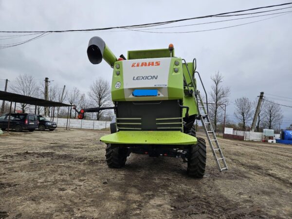 Combină Claas Lexion 670 4X4 Montana - imagine 14