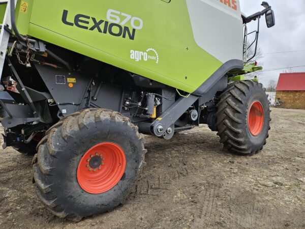 Combină Claas Lexion 670 4X4 Montana - imagine 18