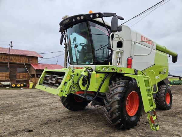 Combină Claas Lexion 670 4X4 Montana