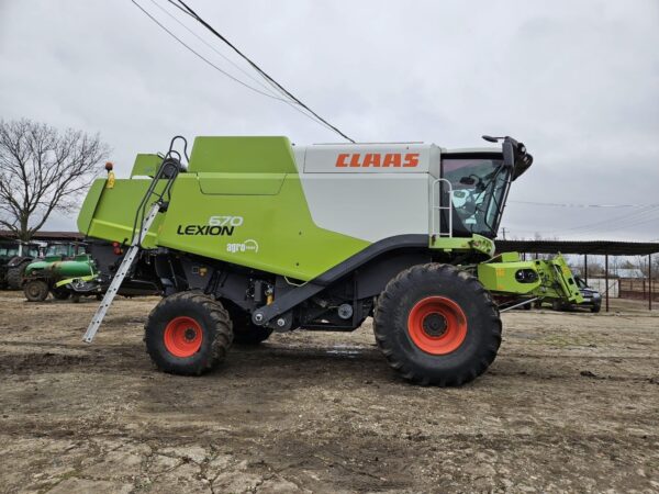 Combină Claas Lexion 670 4X4 Montana - imagine 27
